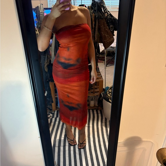 Red strapless tube Dress - Picture 3 of 3